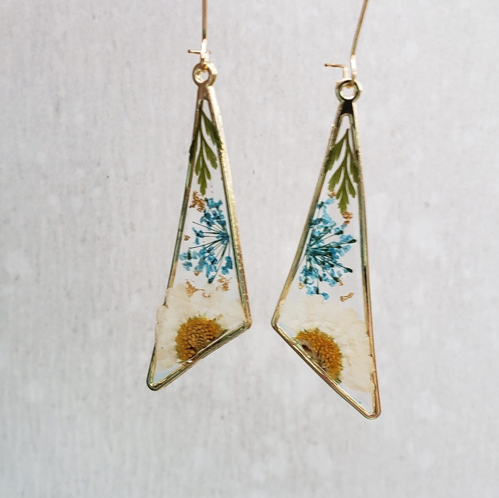 Handmade gold daisy earrings